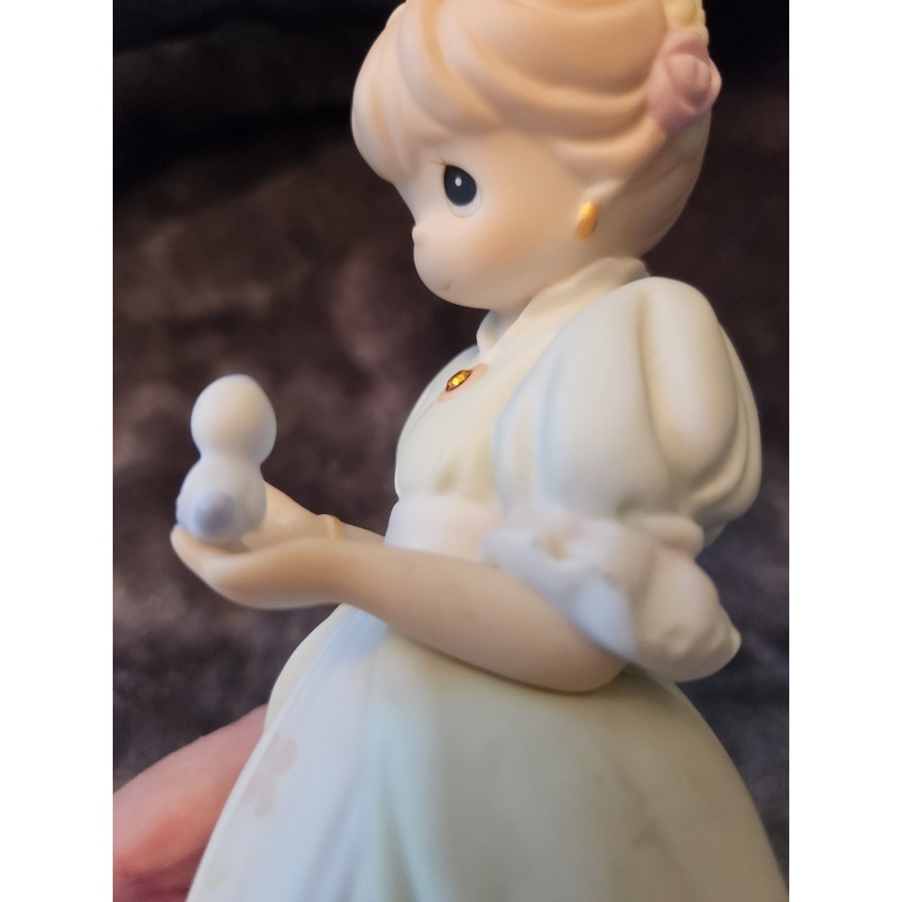 Precious moments figurine "Charity Begins In The Heart" 307009
